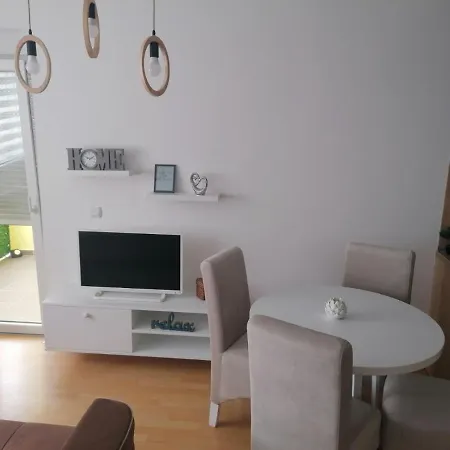 Emili Apartman